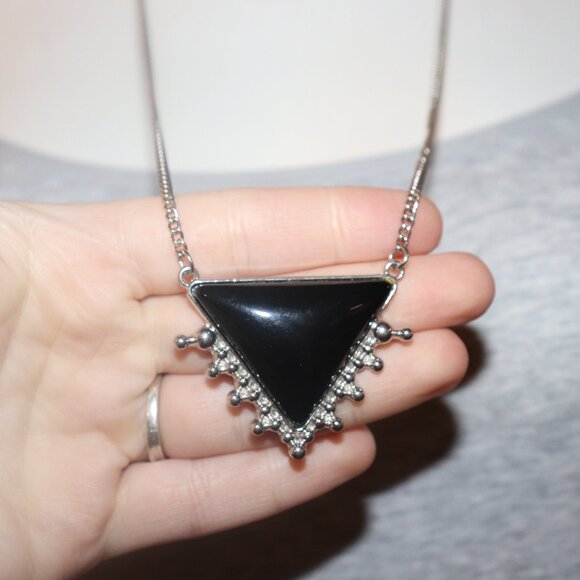 Beautiful silver and black statement necklace 32" - Picture 2 of 5